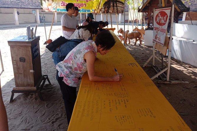 1 day Private Tour to Unseen Temple in Lampang - Lunch that actually feels local, plus ride-time snacks