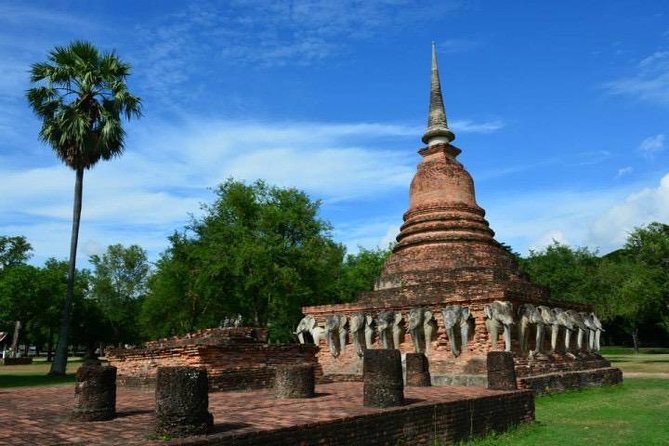 1 Day Sukhothai Historical Park from Chiang Mai Private Tour - Food and comfort during the long drive