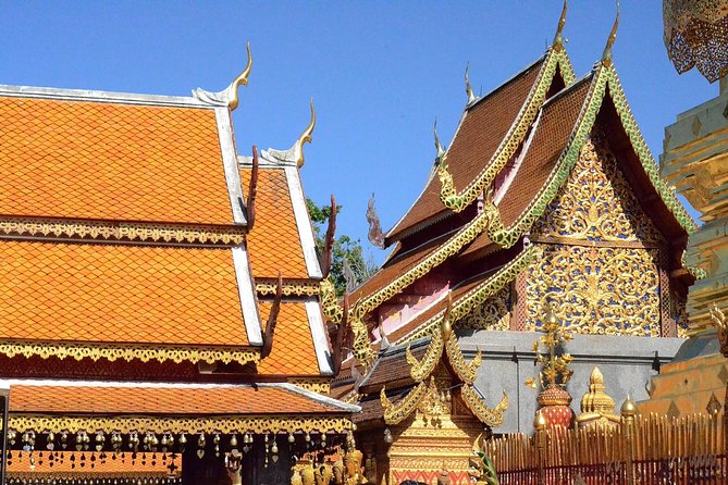 4 days Package Northern Charms. - White Temple and Golden Triangle on Day 3 in a tight Chiang Rai sweep