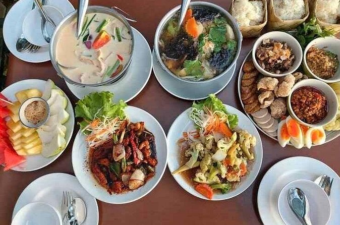 Authentic Chiang Mai 4-Hour Bicycle Tour with Northern Food - Market stops: how Northern flavors meet everyday life