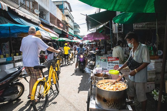 Authentic Chiang Mai 4-Hour Bicycle Tour with Northern Food - Comfort and safety tips that make the experience easier