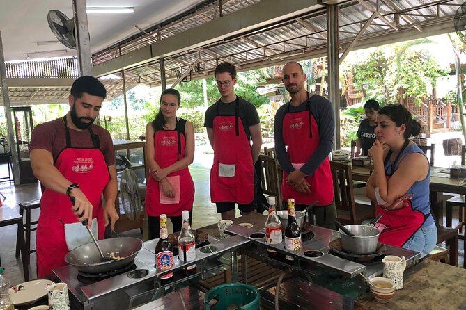 Authentic Thai Cooking Class and Farm Visit in Chiang Mai - Organic farm visit: a calm break that makes your herbs make sense
