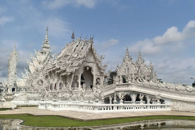 Best Places in Chiang Rai White, Blue, Big Buddha, Tea Plantation - Singha Park Tea Plantation: Lanna Culture, Tea Views, and a Tourist-Friendly Break