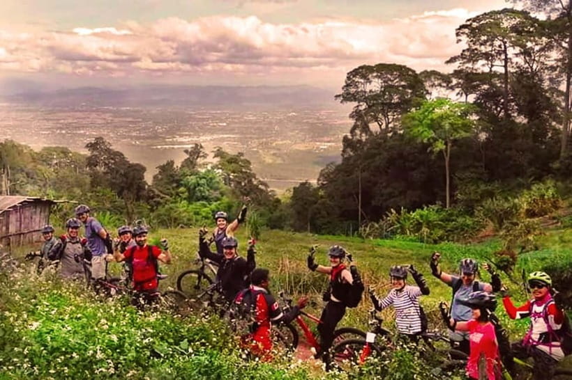 Chiang Mai: 20km Downhill Mountain Biking Challenge Suthep M - Gear up like you mean it, helmets, pads, and a hydration plan
