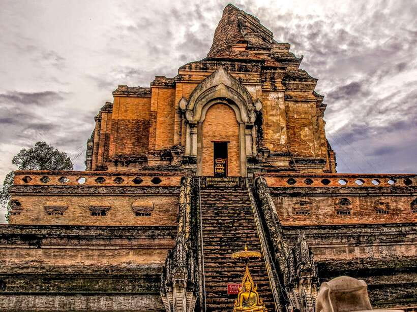 Chiang Mai: 3 Hour Old City and Temples Guided Walking Tour - Wat Phan Tao: Small Temple Energy, Teak Wood That Demands Attention