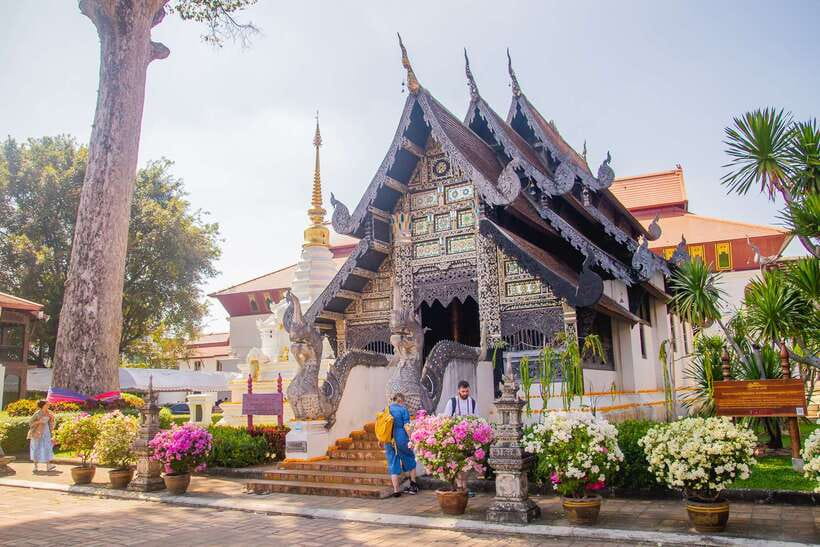 Chiang Mai: 3 Hour Old City and Temples Guided Walking Tour - Temple Visits 101: Shoes, Scarf, Heat, and What Counts as Proper Dress