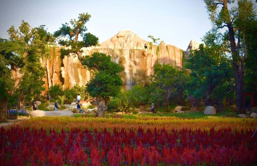 Chiang Mai: Angel Waterfall & Sticky Waterfall & Wat Ban Den - Wat Ban Den: Stupas, Halls, and a Calm Buddhist Complex