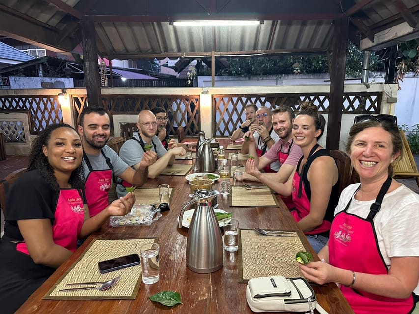 Chiang Mai: Asia Scenic Thai Cooking School - The open-air kitchen: how the class keeps you cooking, not just watching