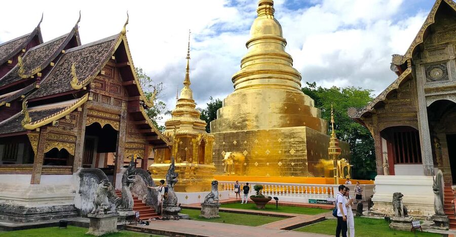 Chiang Mai: Chiang Mai Old City Twilight Walking Tour - Wat Chedi Luang at dusk: how a guided hour changes everything