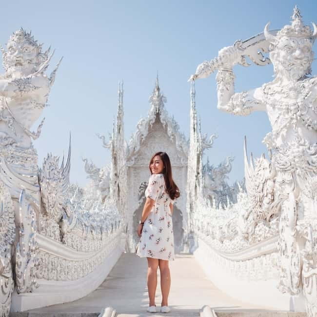 Chiang Mai: Chiang Rai Famous Temples & Hot Springs Day Trip - Hill tribe village time and the Long Neck stop