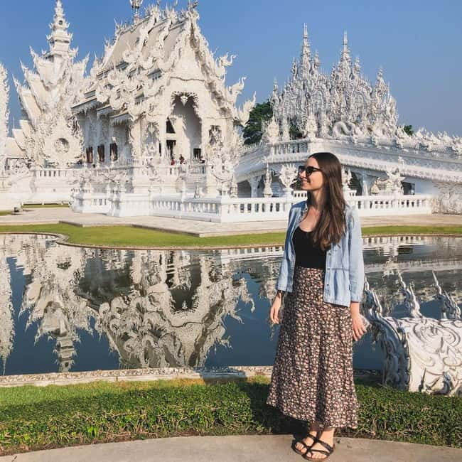 Chiang Mai: Chiang Rai Famous Temples & Hot Springs Day Trip - Lanmanee Food Court lunch: the quality risk zone