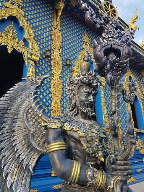 Chiang Mai: Chiang Rai Temples and Long-Neck Karen Village - Lunch Break in Chiang Rai: Fuel for Temples and Photos