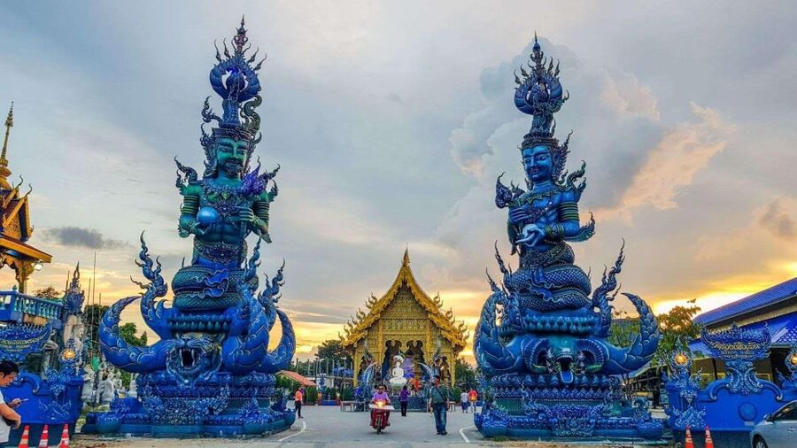 Chiang Mai: Chiang Rai Temples & Black House Discovery Tour - Mae Kachan Hot Spring: a quick reset, not a swim stop