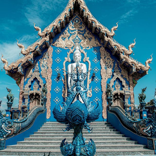 Chiang Mai: Chiang Rai Temples & Black House Discovery Tour - Wat Rong Khun, the White Temple: how to enjoy the crowd and the details