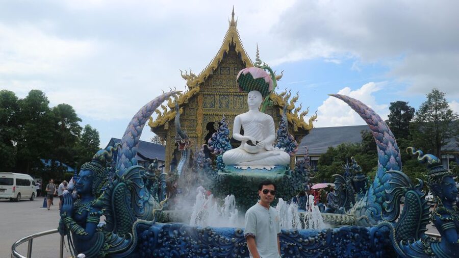 Chiang Mai: Chiang Rai Temples & Black House Discovery Tour - Guides, group size, and what you should expect from the info
