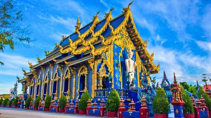 Chiang Mai: Chiang Rai Temples, Golden Triangle & Boat Tour - First big stop: Karen hill tribe visit and the traditional village moment