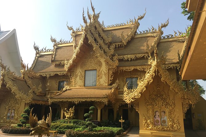 Chiang Mai-Chiang Rai:White+Black+Blue Temple+Golden Triangle+Boat Trip - Wat Rong Seua Ten Blue Temple: fresh construction with big visual impact