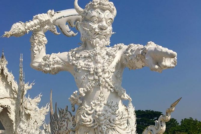 Chiang Mai-Chiang Rai:White+Black+Blue Temple+Golden Triangle+Boat Trip - Donsao Market and the Karen Village option: choose your flavor