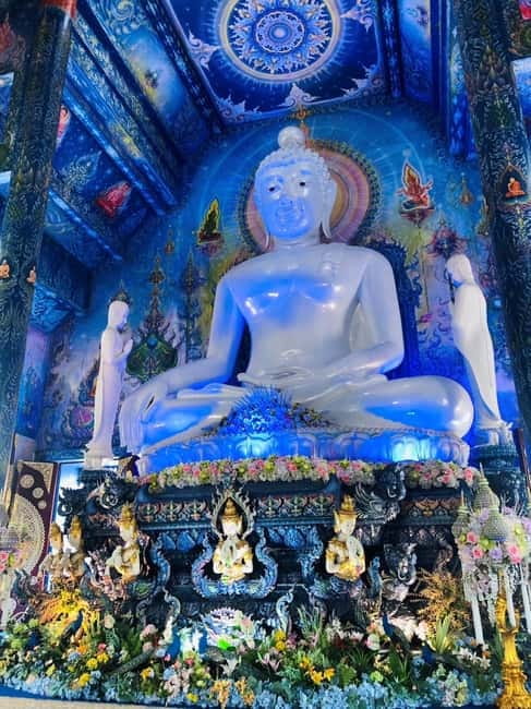 Chiang Mai: Chiang Rai White, Blue & Black Temples Day Tour - Temple etiquette you should follow from the first entrance