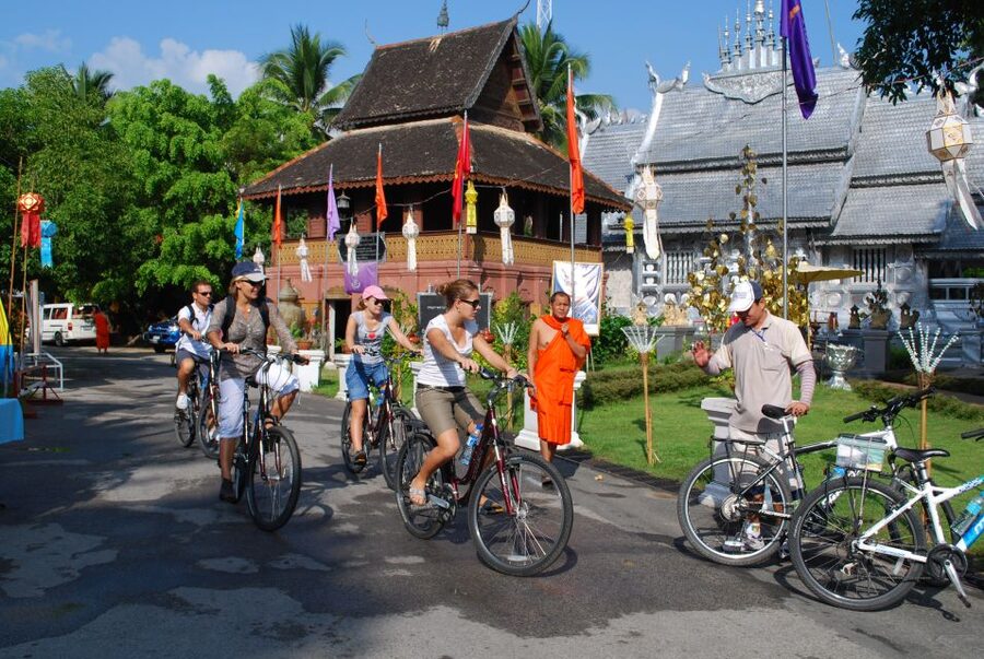 Chiang Mai City Culture Bicycle Ride - Wat Chedi Luang: the 14th-century stop you remember for the story