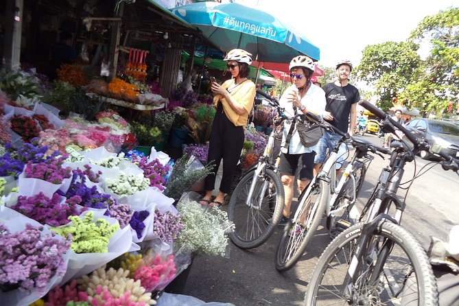 Chiang Mai City Culture Half-Day Cycling Tour - Wat Chedi Luang Varavihara: The First Temple Stop