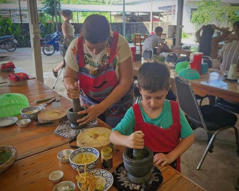 Chiang Mai: Cooking Class, Market & Thai Herbs Garden Tour - Eating Thai Style in the Organic Kitchen Garden