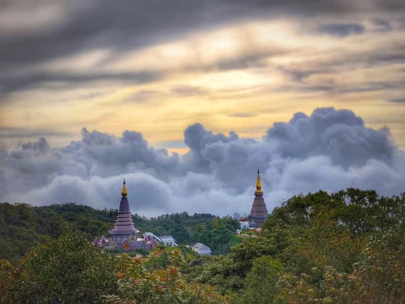 Chiang Mai: Doi Inthanon National Park and Kew Mae Pan Tour - Reaching the Summit Marker at 2,565 Meters