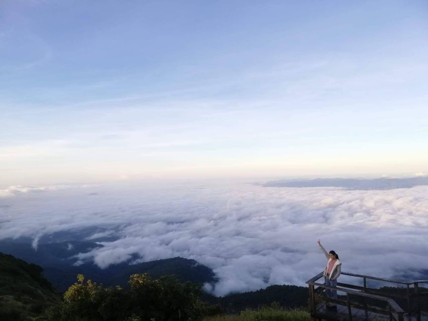 Chiang Mai: Doi Inthanon Park Day Trip with Kiw Mae Pan Hike - Reaching 2565m at Doi Inthanon: The Point Is the Altitude