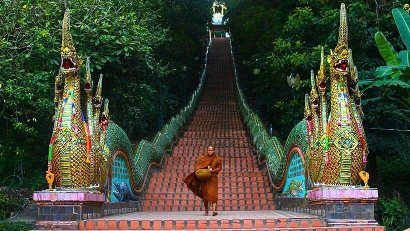 Chiang Mai: Doi Suthep and Wat Pha Lat Temple Evening Tour - Wat Pha Lat After Dark: Calm Gardens and Chiang Mai Views