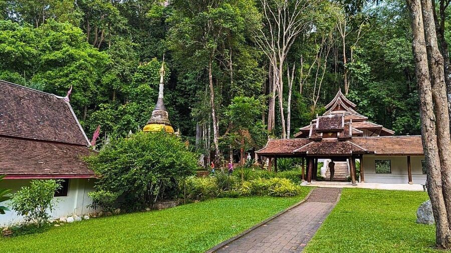 Chiang Mai: Doi Suthep and Wat Pha Lat Temple Evening Tour - How the 4-Hour Van Schedule Really Feels