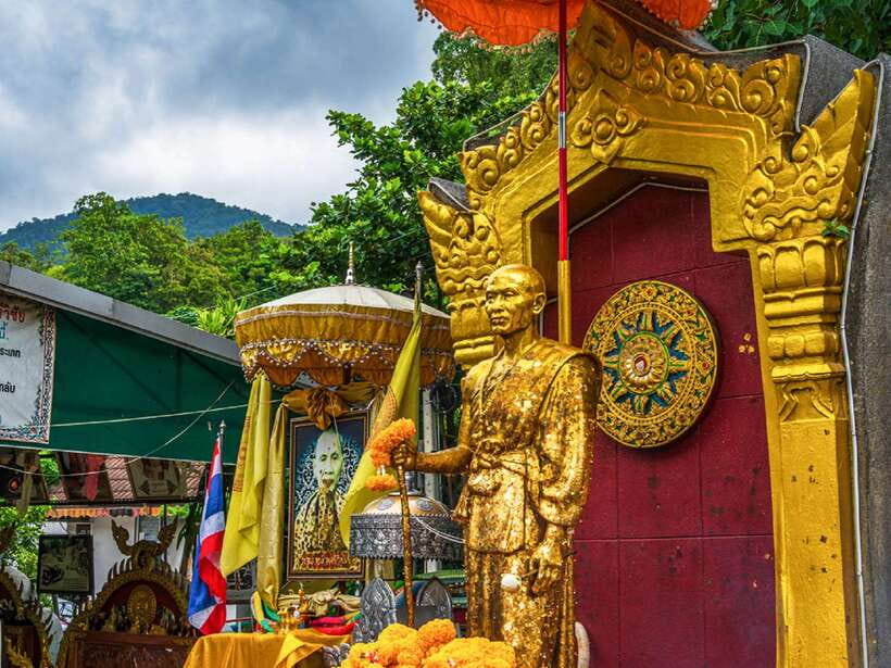 Chiang Mai: Doi Suthep, Wat Umong, and Pha Lat Sunrise Tour - Temple Etiquette and Dress Code: What Can Stop You at the Door