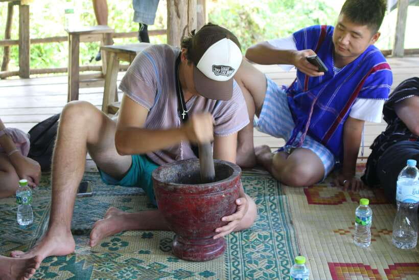 CHIANG MAI ELEPHANT VILLAGE SANCTUARY JUNGLE ADVENTURE - Lunch With Ken Palasu Family, a Real Pause in the Middle