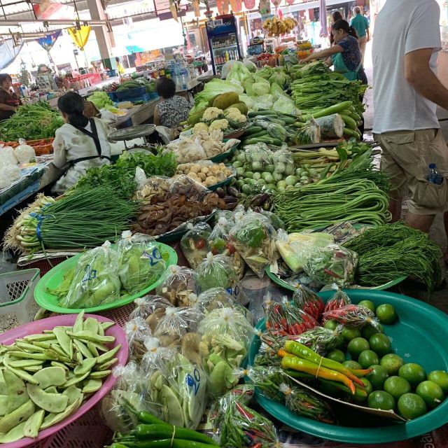 Chiang Mai: Evening Cooking Class and Local Market Visit - Market Visit and Organic Garden Ingredient Walk
