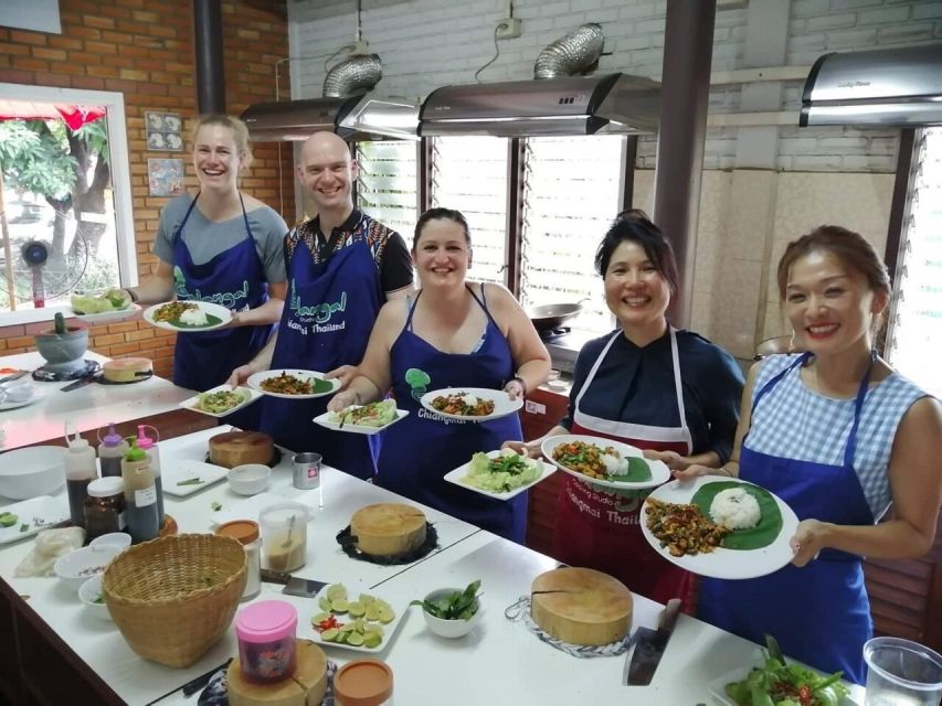 Chiang Mai: Evening Cooking Class and Local Market Visit - Hotel Pickup and the 4 pm Dinner Timing
