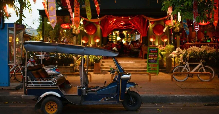 Chiang Mai: Evening Foodie Tour - Night market rides near Chang Puak Gate or North Gate