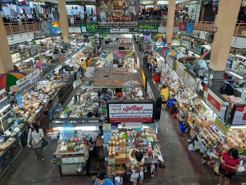 Chiang Mai: Evening Foodie Tour - Tuk tuk ride around the old city for nightlife atmosphere
