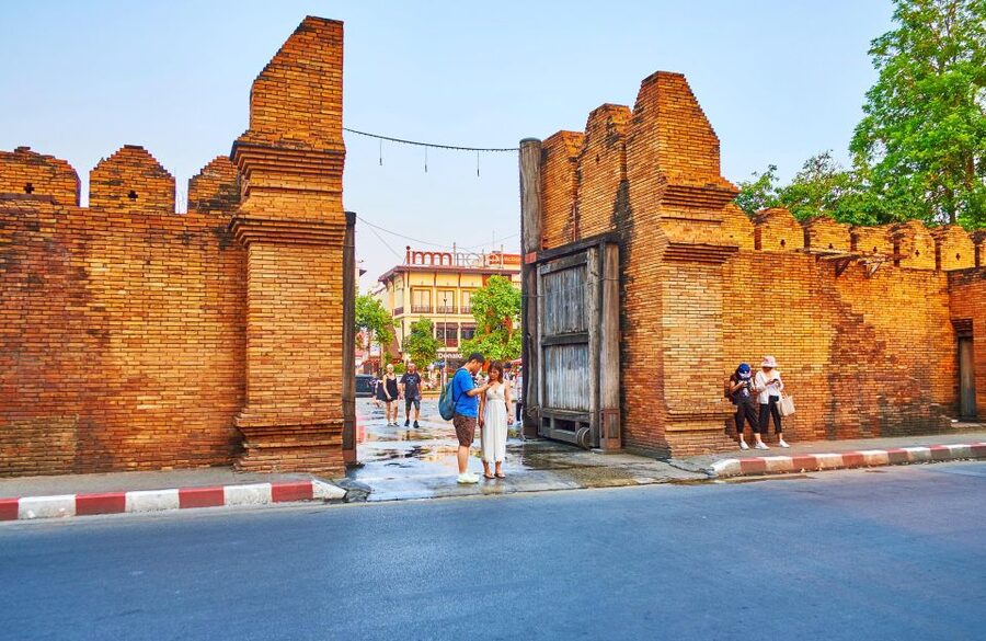 Chiang Mai: Exploration of Old City by Private Tuk-Tuk - Wat Phra Singh Woramahawihan and the Three Kings Monument: Lanna Details and a Big Symbol