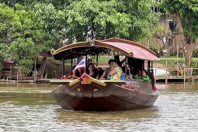 Chiang Mai:Explore kayaking through Mae Ping River on sunset - The drive past hotels, restaurants, bars, and the big bridges