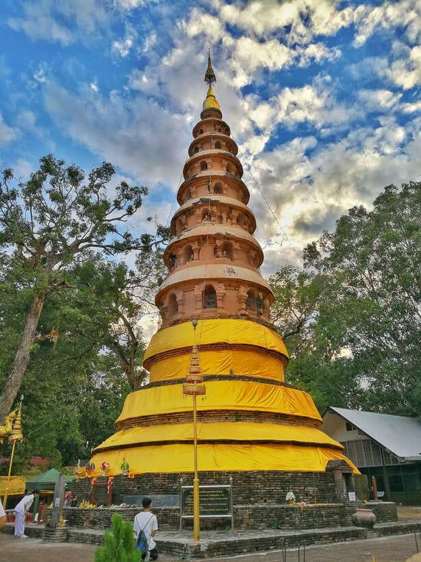 Chiang Mai:Hidden Gems: From Ancient Ruins to Serene Temples - Wat Phratat Sang Chan: the jungle-ruin stop that feels like Tomb Raider