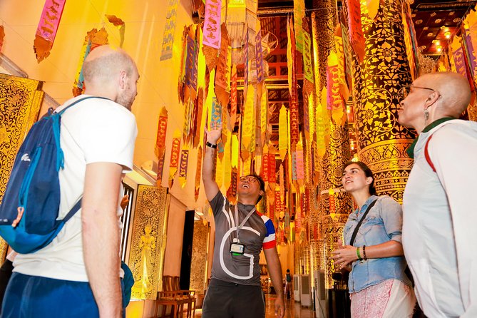 Chiang Mai: Historic Old City Bike Tour - Morning or Night - Market stop included: morning produce or night street food