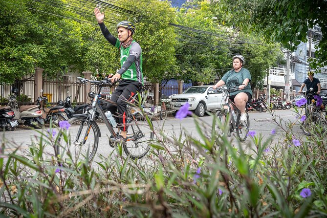 Chiang Mai: Historic Old City Bike Tour - Morning or Night - Food, photos, and the 4-hour relaxed pacing