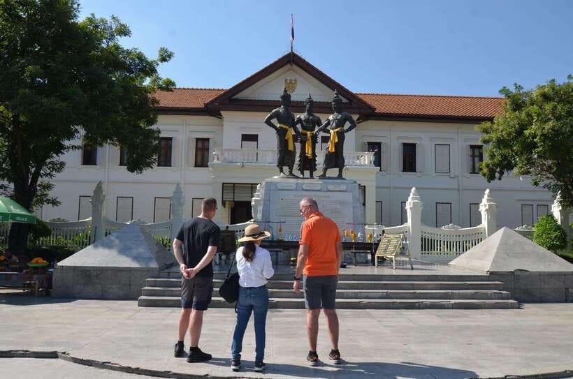 Chiang Mai: Historic Temples and City Guided Walking Tour - Three Kings Monument: A Short Stop That Helps You Understand the Old City
