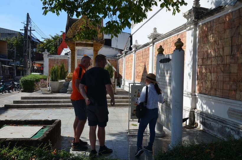 Chiang Mai: Historic Temples and City Guided Walking Tour - Pace, Group Size, and Why the Guide Makes It Better