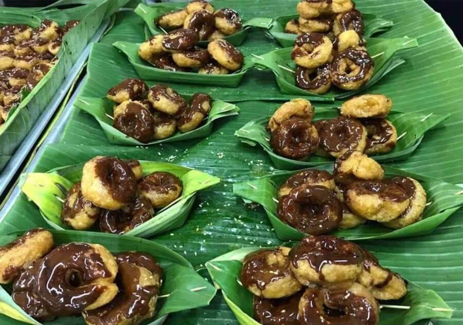 Chiang Mai: History & Mouth Watering Food Tour - Meeting at the Three Kings monument, then moving like locals