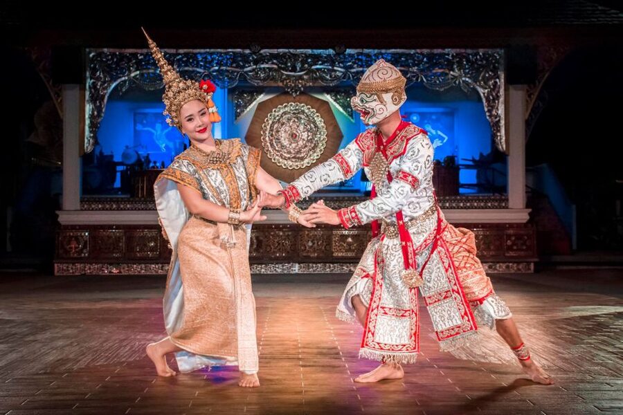 Chiang Mai: Khan Toke Traditional Meal & Dancing Performance - The seating reality: shoes off, low table life, and how to choose your spot