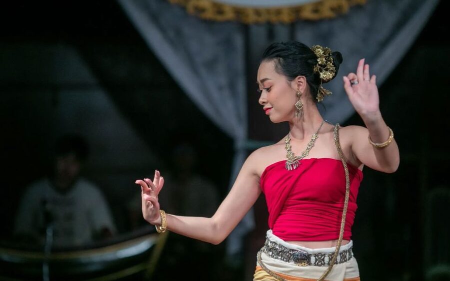 Chiang Mai: Khantoke Dinner with Traditional Performance - Who This Suits Best in Chiang Mai