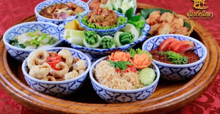 Chiang Mai: Khum Khantoke Northern Thai Cuisine and Show - How the Khantoke Dinner and Northern Thai Menu Work