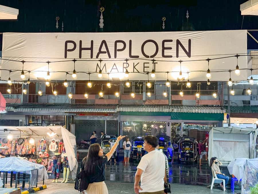 Chiang Mai: Ladyboy Cabaret Show with Dinner and Drinks - FAQ