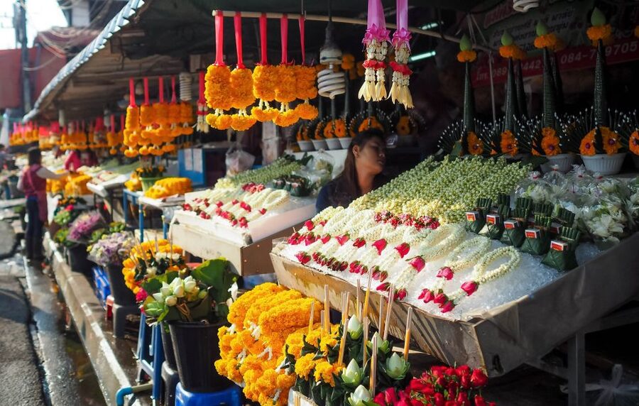 Chiang Mai: Local Food and Markets Guided Walking Tour - Start at Khua Khaek Bridge, then let your stomach lead