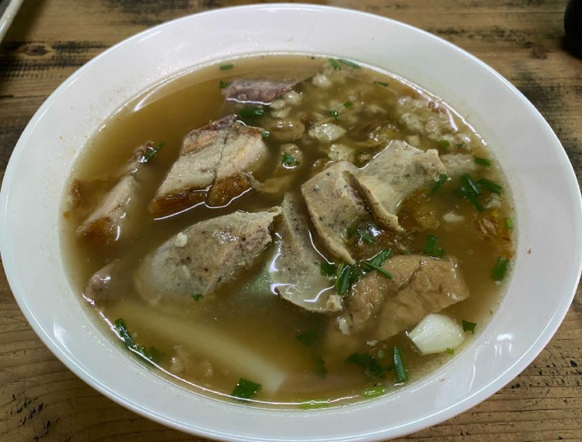 Chiang Mai: Local Food and Markets Guided Walking Tour - Sweet start at Lung Khajohn Wat Ket: Khao Kriab Pak Moh